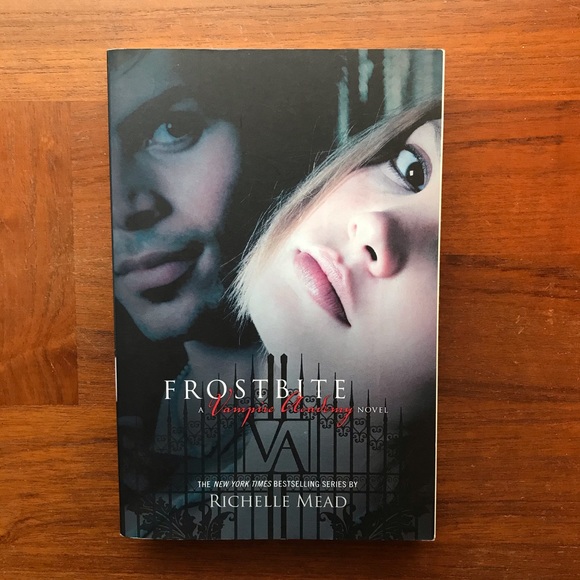 Vampire Academy 2 book bundle - Picture 7 of 9